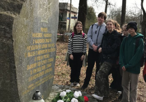 pomnik Armii Łódź uczniowie