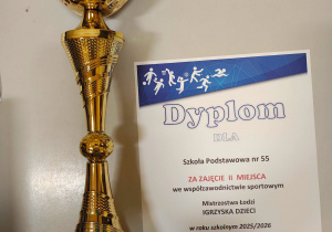zdjęcie pucharu i dyplomu